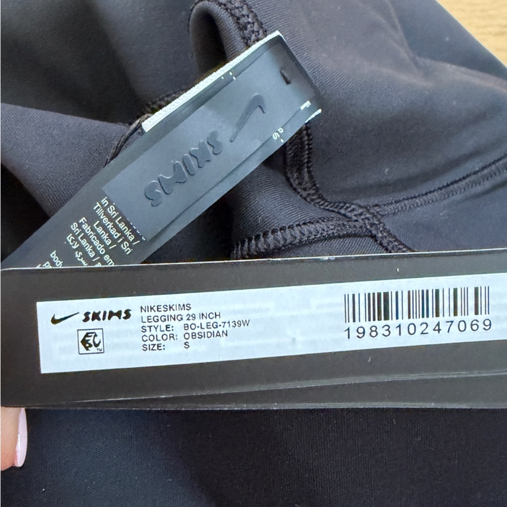 NWT NikeSKIMS Matte High-Waisted 29” Leggings Obsidian Size Small